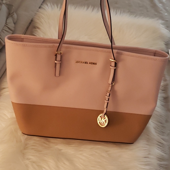 Michael Kors Handbags - 🏷🔥Michael Kors🔥 🏷Large Tote bag pink and Brown